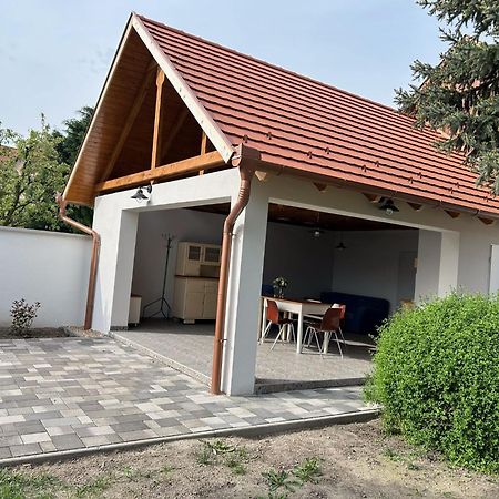 Galeria Vendeghaz Hotel Mezokovesd Bagian luar foto